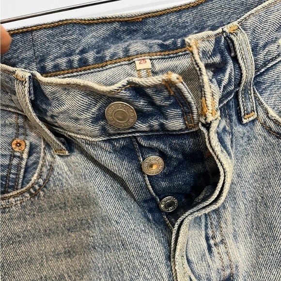 Levi’s | Deconstructed Denim Mini Skirt Aritzia 25 Levi's - Picture 9 of 10